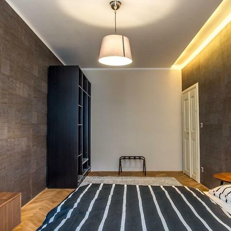Exclusive 3 Bedroom Top-Notch Flat, Great Location Прага Екстериор снимка