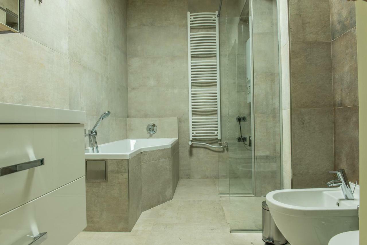 Exclusive 3 Bedroom Top-Notch Flat, Great Location Прага Екстериор снимка