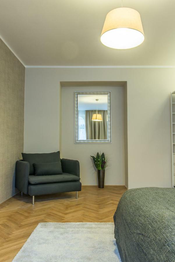 Exclusive 3 Bedroom Top-Notch Flat, Great Location Прага Екстериор снимка