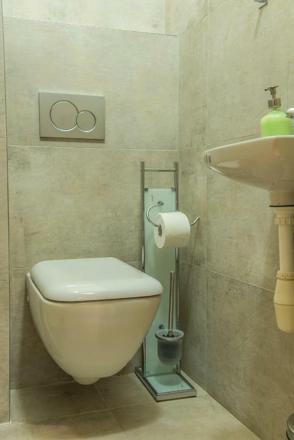 Exclusive 3 Bedroom Top-Notch Flat, Great Location Прага Екстериор снимка