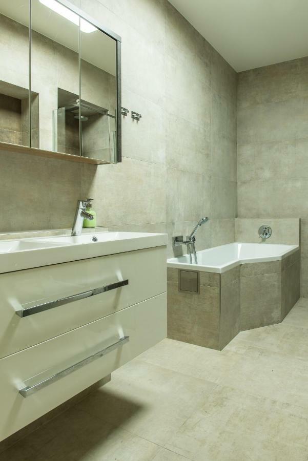 Exclusive 3 Bedroom Top-Notch Flat, Great Location Прага Екстериор снимка