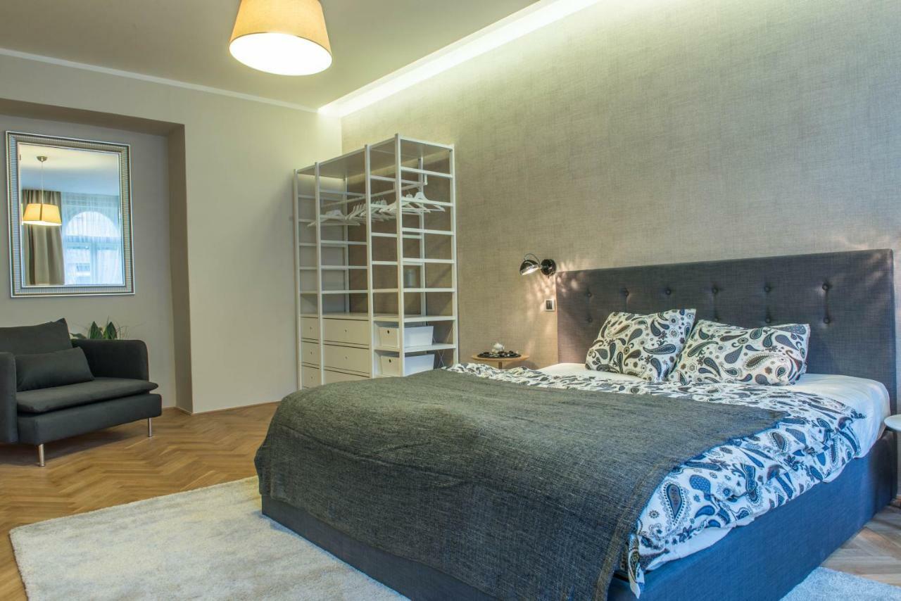 Exclusive 3 Bedroom Top-Notch Flat, Great Location Прага Екстериор снимка