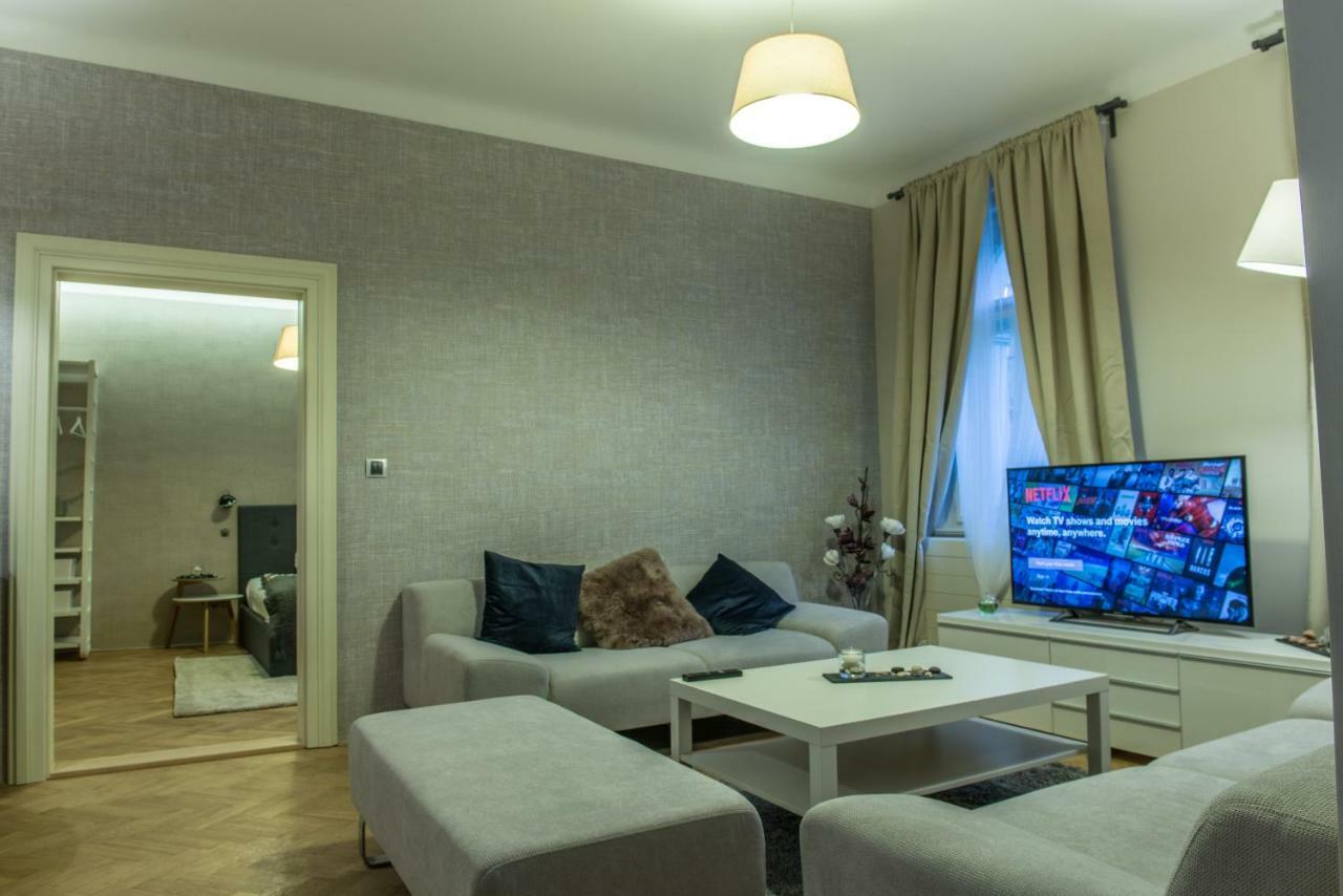Exclusive 3 Bedroom Top-Notch Flat, Great Location Прага Екстериор снимка