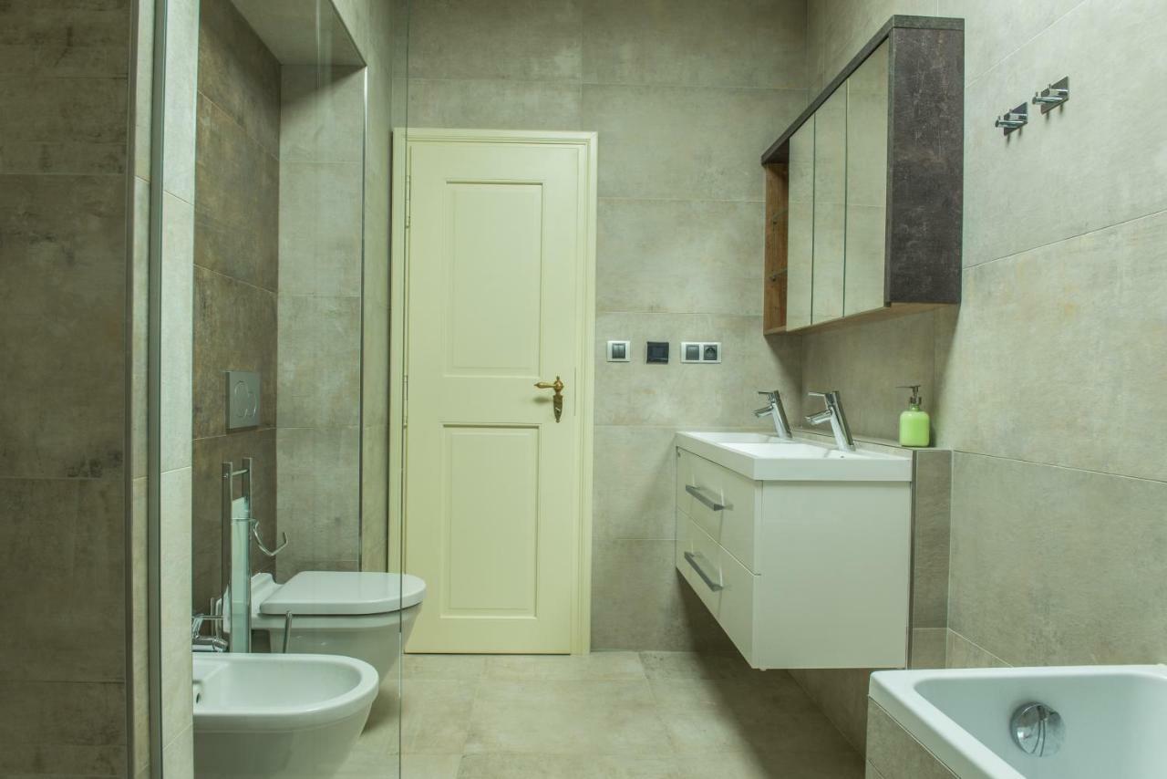 Exclusive 3 Bedroom Top-Notch Flat, Great Location Прага Екстериор снимка