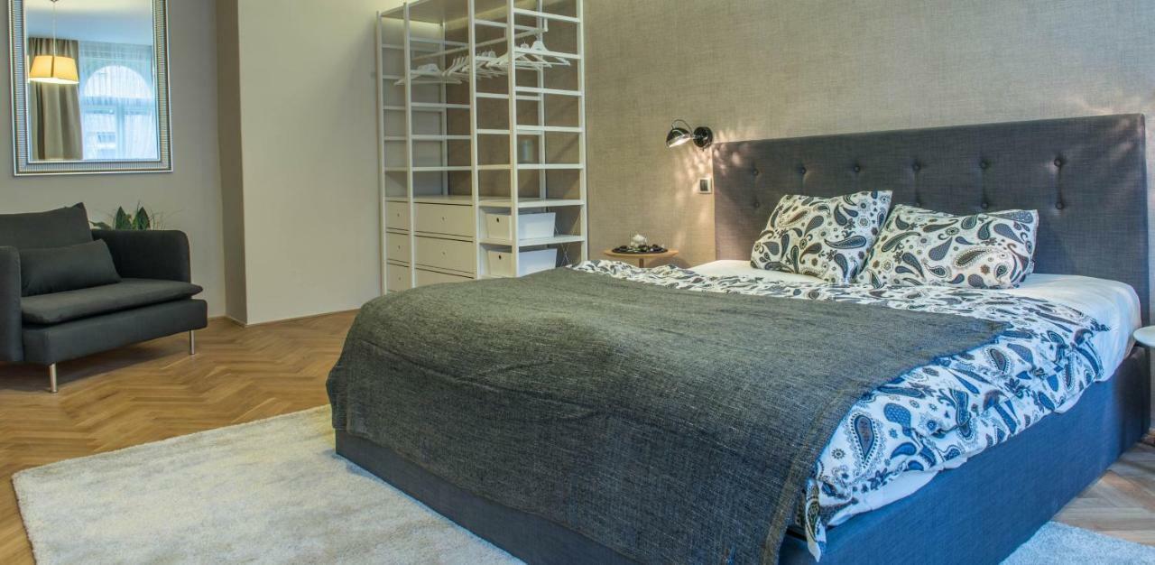 Exclusive 3 Bedroom Top-Notch Flat, Great Location Прага Екстериор снимка